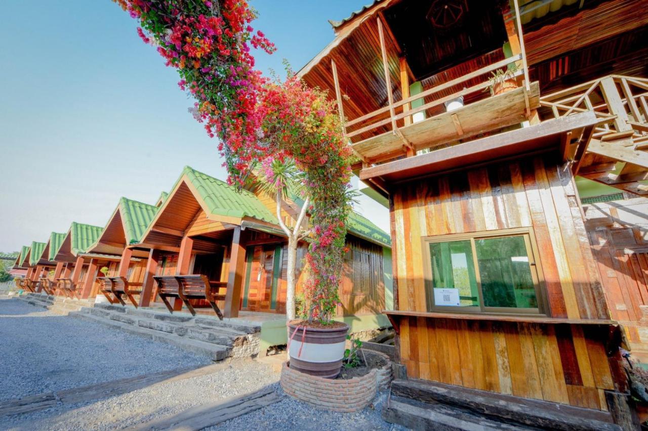 Mrk Resort & Massage Lopburi Exterior photo