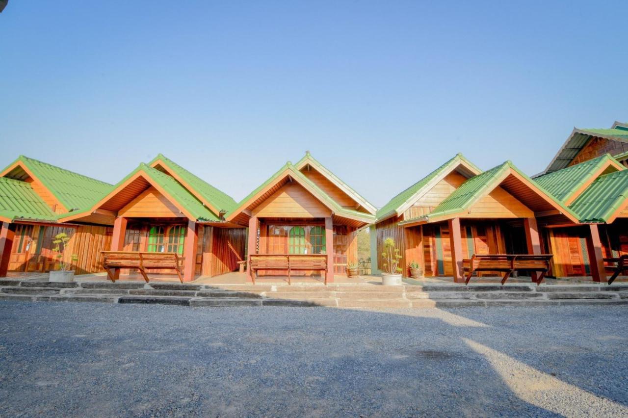 Mrk Resort & Massage Lopburi Exterior photo