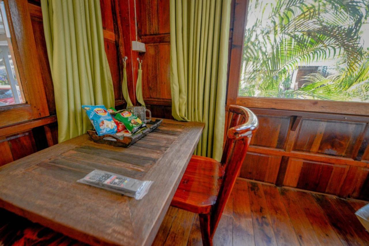 Mrk Resort & Massage Lopburi Exterior photo