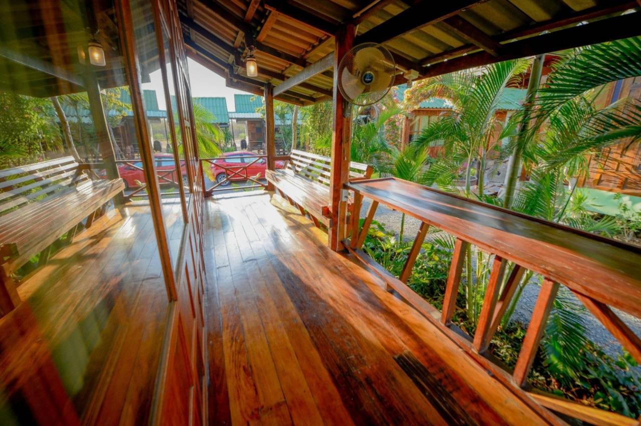 Mrk Resort & Massage Lopburi Exterior photo