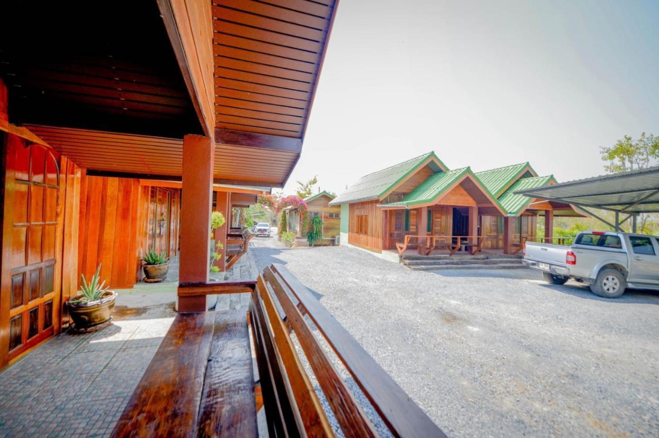 Mrk Resort & Massage Lopburi Exterior photo