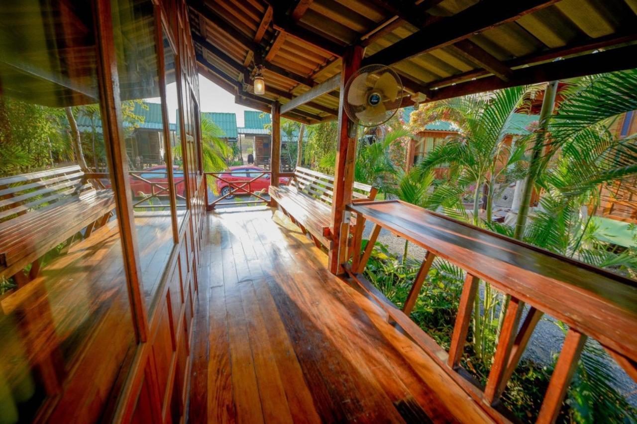 Mrk Resort & Massage Lopburi Exterior photo